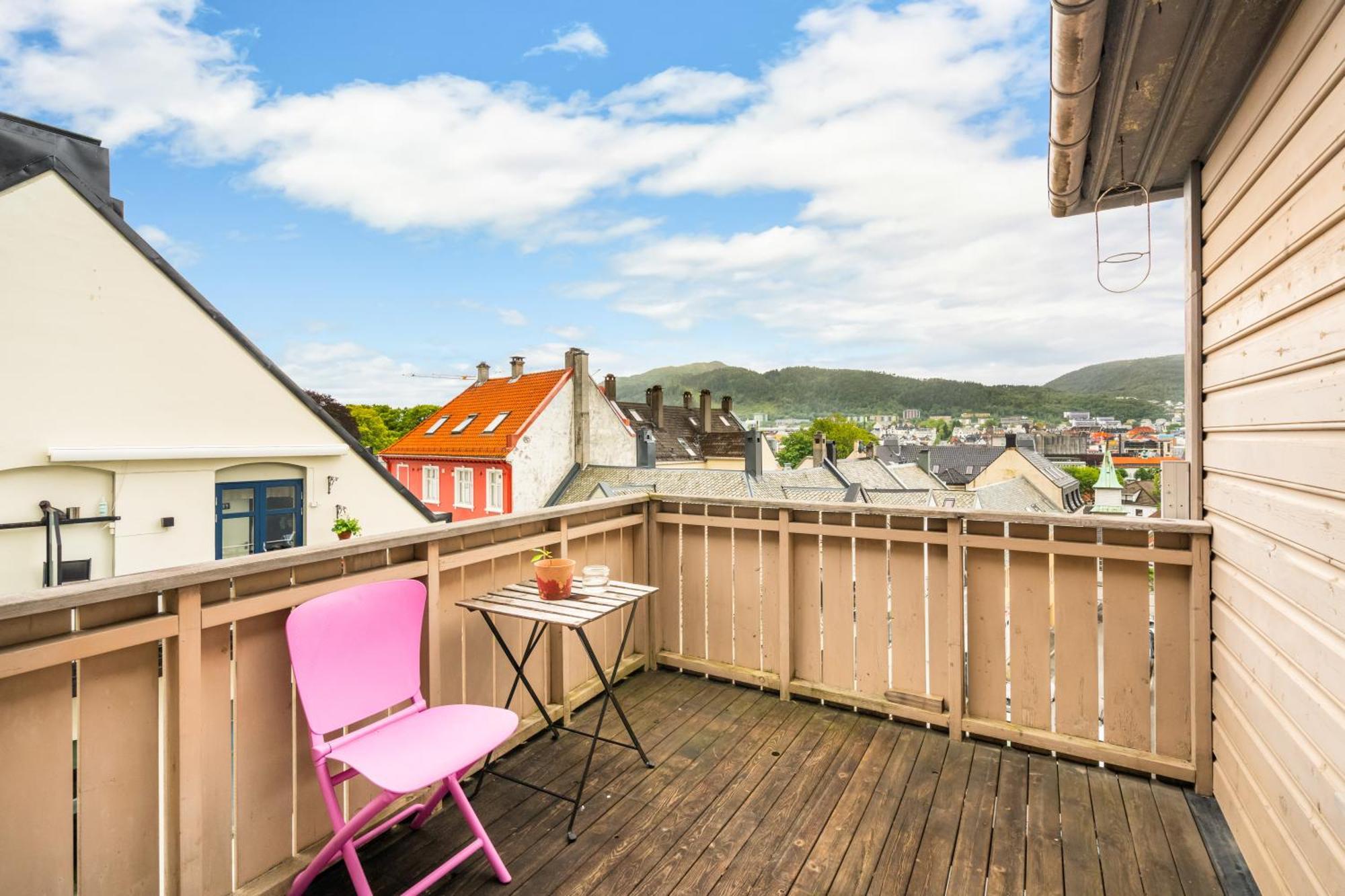 Charming With Stunning Views! Apartment