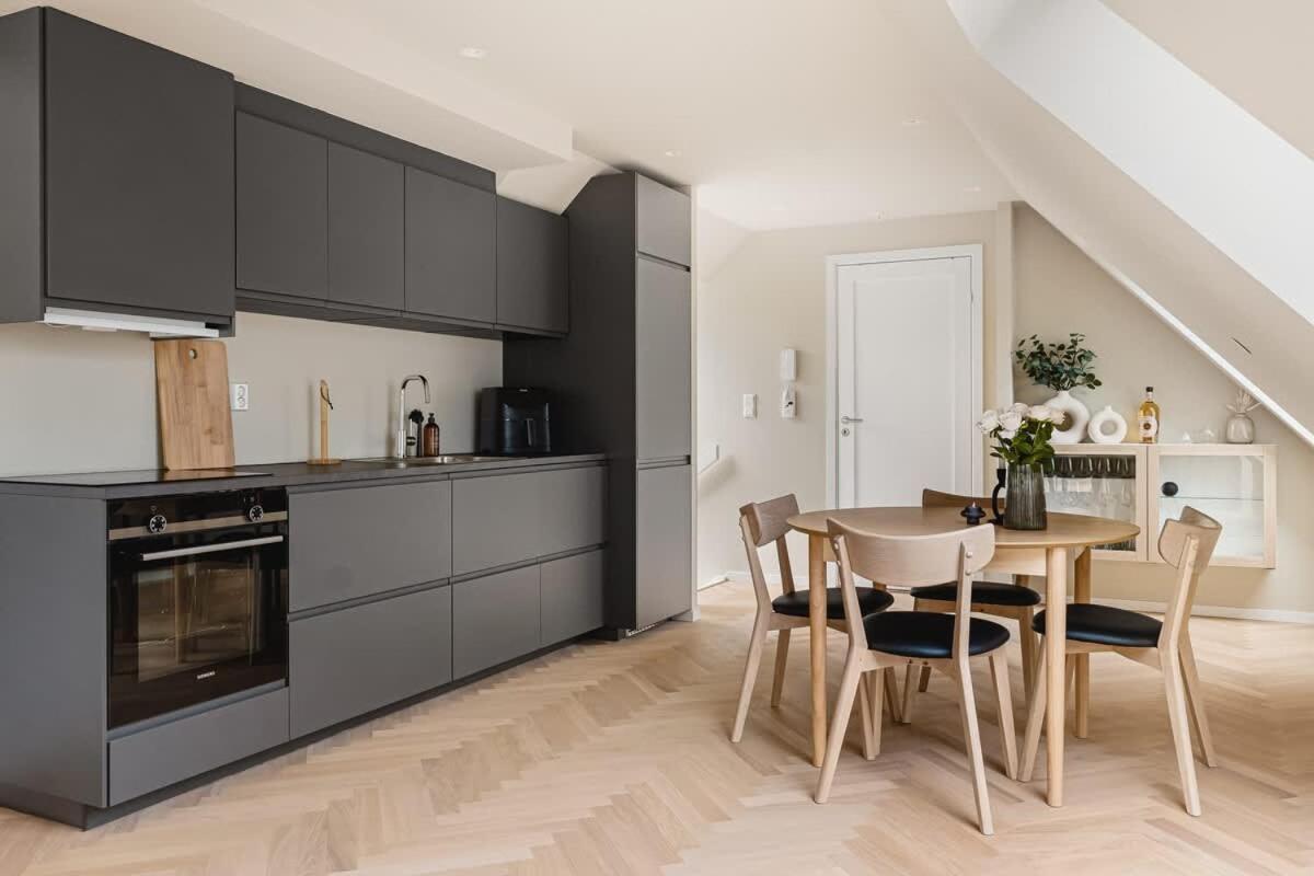 Holiday home Dinbnb I Mid-city Luxury With Mini Balcony And Smart Tv & Sound System *