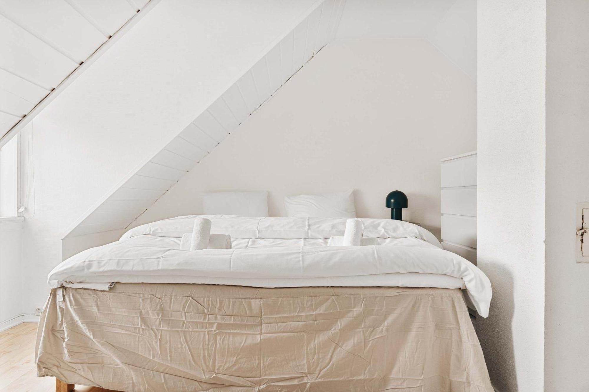 Dinbnb - History Meets Modern I 3-story House