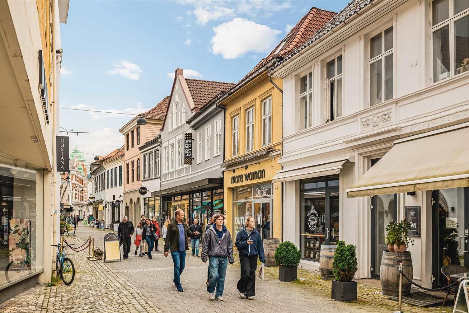 Dinbnb - History Meets Modern I 3-story House Semesterbostad *