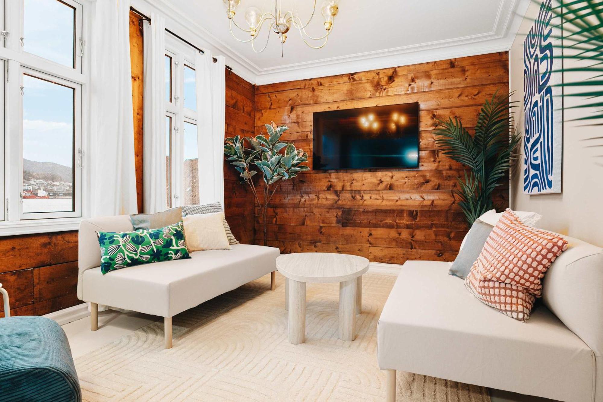 Semesterbostad Dinbnb - History Meets Modern I 3-story House *