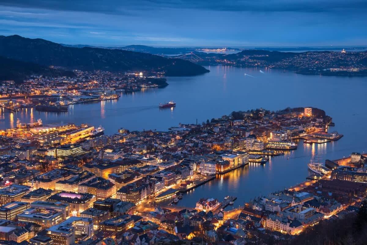 Apartment Dinbnb L Elevator - 18spm Balcony - 2 Min To Train Bergen