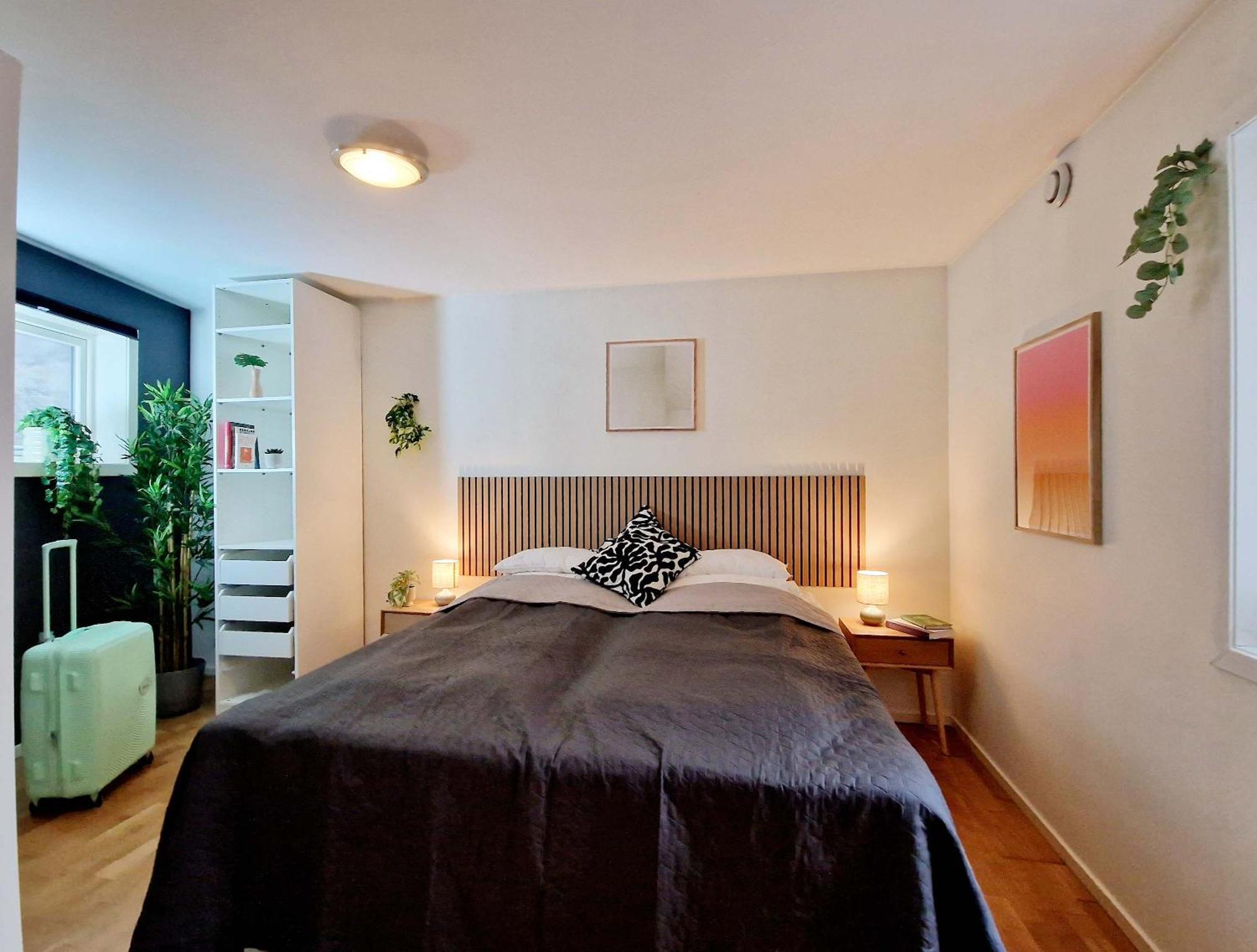 Prime Location Amazing King Bed Colorful Oasis * Bergen
